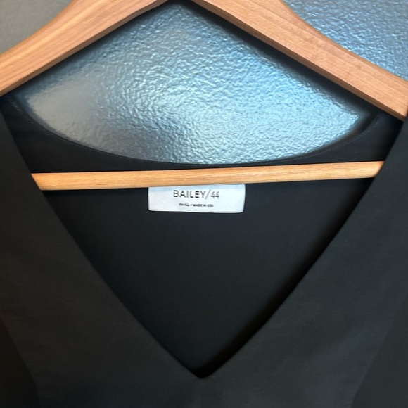 Bailey 44 sheer blouse size S excellent condition- fabric label missing :( silk? - Picture 4 of 11